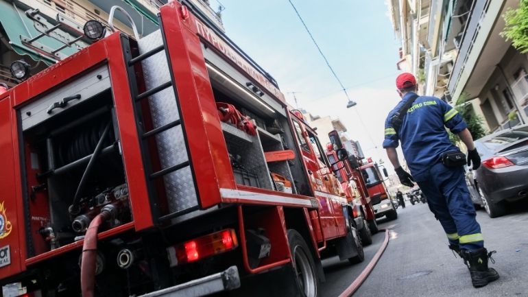 Μαγνησία: Έβαλε φωτιά στο σπίτι του στη Νέα Ιωνία και έτρωγε μακαρόνια στην αυλή